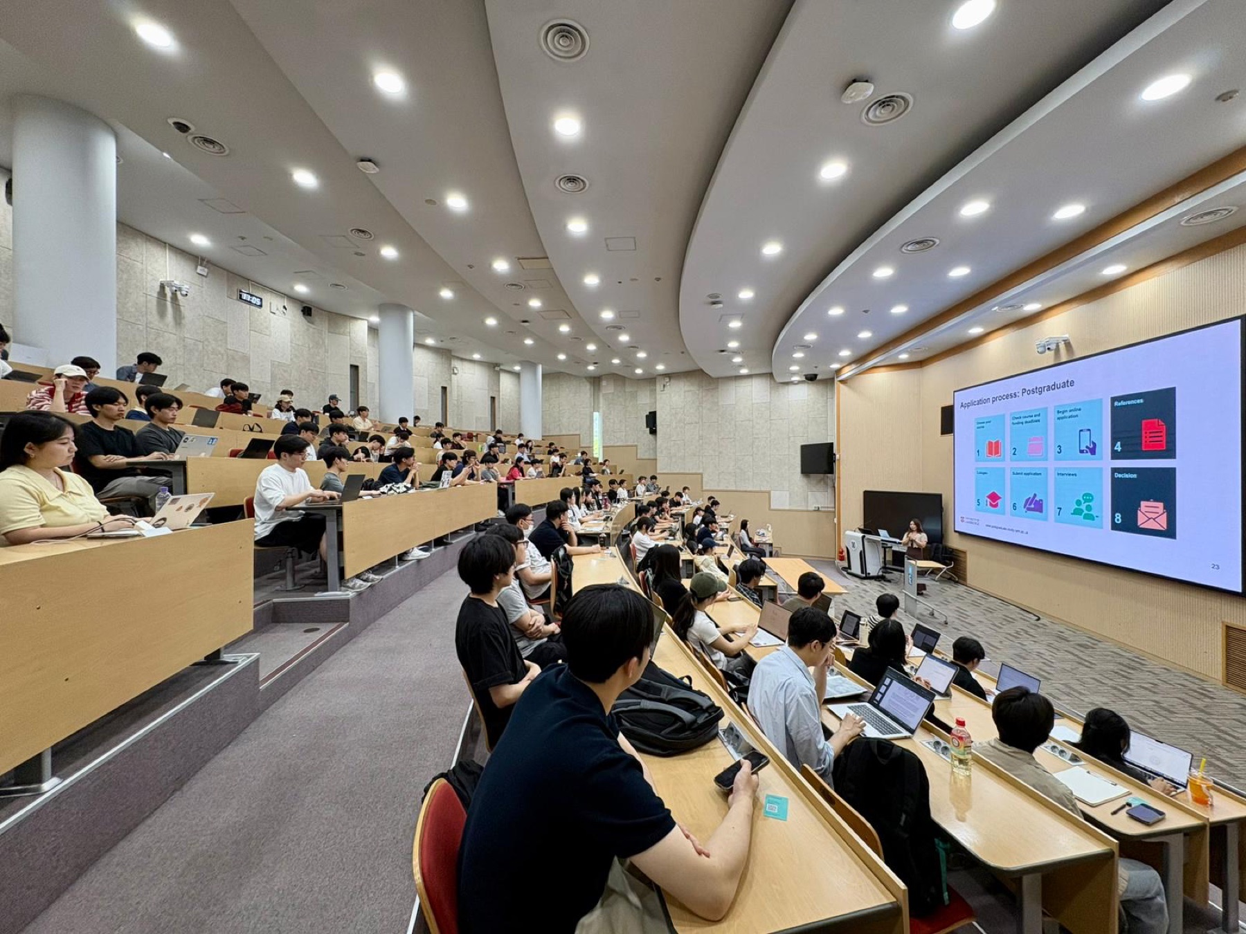 서울대학교에서 열린 케임브리지 대학원 설명회