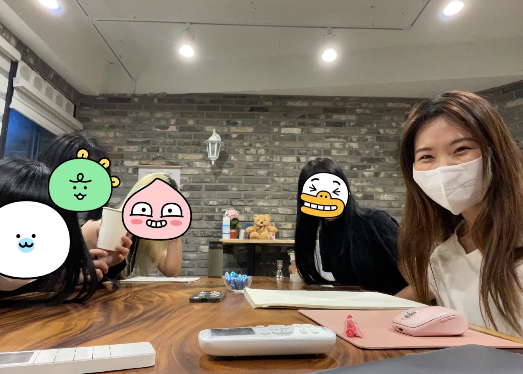 아트 학부와 석사 수강생들과 함께한 수업 현장